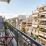 Charming Central Apt With Parking 3
