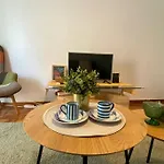 市中心地铁站附近的蓝爱小屋，适合商务和家庭小住