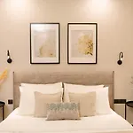 Phaedrus Living: City Center Zenonos Suite