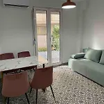 Family Apartment With Private Yard Next To Agios Dimitrios Church