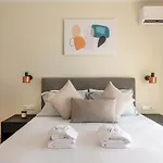 Large 2Bedroom, 2Bathroom Flat With Dining Space & Free Parking