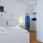 A Cozy And Cute Penthouse, Stathmos Larisis