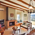 Otzia Bay House, 5 Minutes Walking Distance From The Beach
