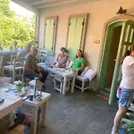Axiokersa Suites