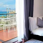Pool & Seaview Apartment Beachside