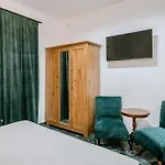 Place To Be Athens Apartment