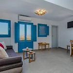 Adamantios Villas & Suites