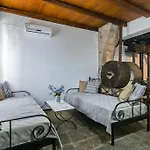 Olive Guesthouse Trypiti