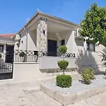 Volos Guesthouse Chrysa