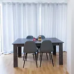 Modern Stylish 2 Bd Apt In The Heart Of Vironas