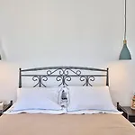 Villa Maria - Naoussa Squares Blue & Gold Suite