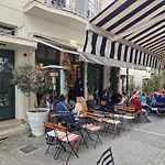 Monastiraki-Psiri, Old Town, 3-Bdr Apt, Sleep 6-10P, Spacious Court Yard