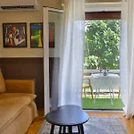 Cosy Apartment In Glyfada