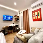 Elegant & Stylish 2Nd Floor Flat - 3' From Metro