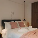 Vivian'S Deluxe Apartment