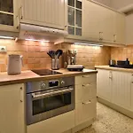 Cosy Apartment In Glyfada