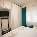 Φιλόξενο Μοντέρνο Διαμέρισμα Ανάμεσα Στο Κέντρο Και Την Παραλιακή Της Πόλης
