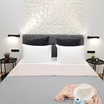 Dahlia Suite - 5 Min Drive To Piraeus Port