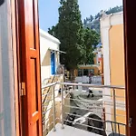 Yiayia'S Central Apartment