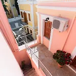Yiayia'S Central Apartment