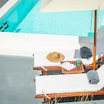 Veneston Suites, Lina