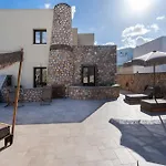 Pithos Apartments