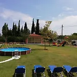 Marathon Beachside Villa 100M From The Beach