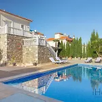 The Beach House - Mansion With Swimming Pool