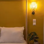 Stylish Studio With Gorgeous Private Yard!