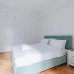 Serene Ground Floor Apartment In Gkyzi
