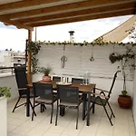 Thea Cozy Apartment