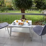 Newly Remodeled Dream Condominiun In Kifisia With Garden & Grass Lawn