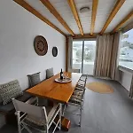 Jonaz Rooms & Suites
