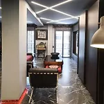 Luxury Apt For Friends & Family, At Mitropoleos