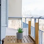 Stratum Apartment By Lobbysquare