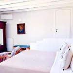 Villa Nautilia - Luxury Suites And Cottages