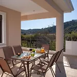 Amelie'S Luxe Apartments