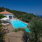 Avgi Villa