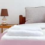 Renovated Central Apt-3Min From Metro Station