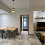 Stunning 2 Bedroom Near Acropolis