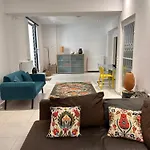 Anna'S House
