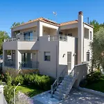 Louloudis Pool Villa