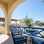 Santorious Spacious Apartment
