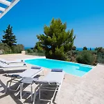 Villa Gaia - Divine Private Villa With Pool, Close To Beach