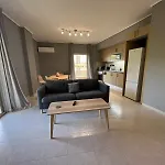 Renovated Modern 3Bdr Flat W/Balcony
