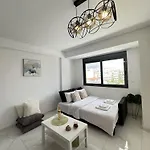 Gtrip South Suburbs Maisonette - 3132