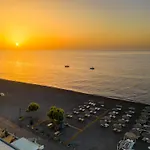 Cyclops Beach Apartments