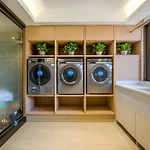 Yiwu Baide Theme Hotel