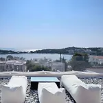 Blue Bay Vouliagmeni Luxury Apartment