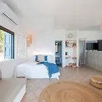 Menori Luxury Suites-Villa Athina